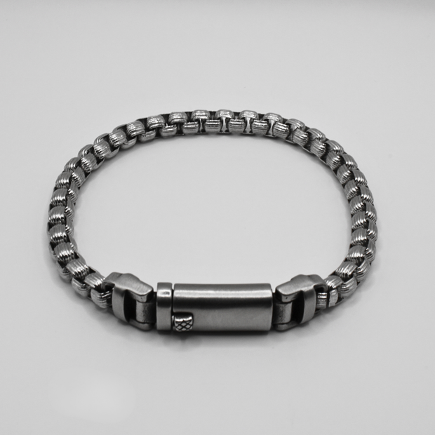 Bracelet "Iron Legacy"